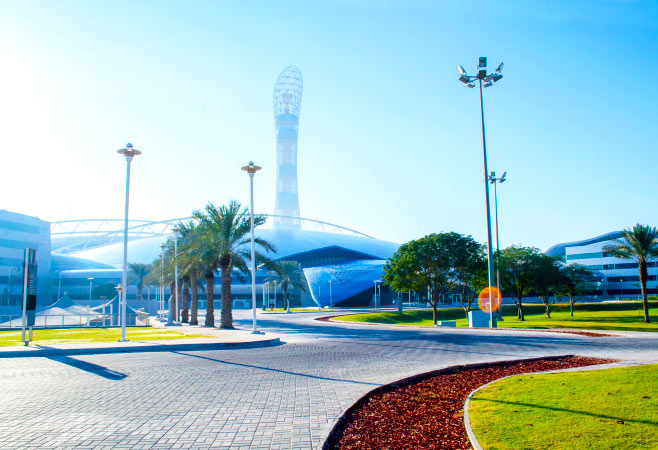 Shopping and entertainment in Aspire Park